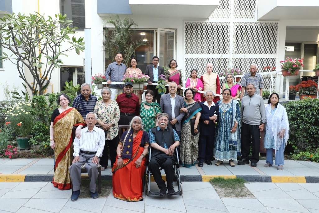 Resident Group Photo (6)